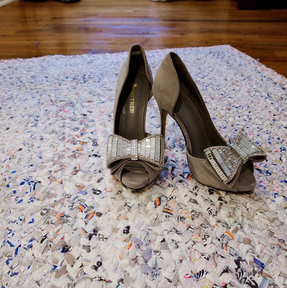 BIG TREE GORGEOUS Heels..